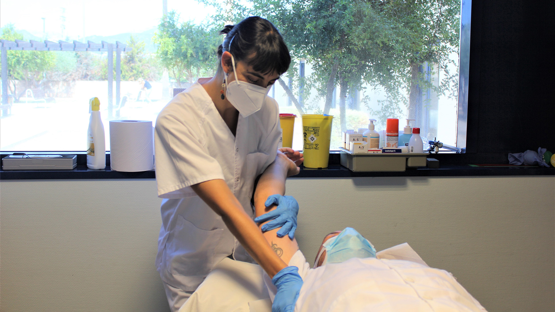 Fisioterapeuta trabajando.